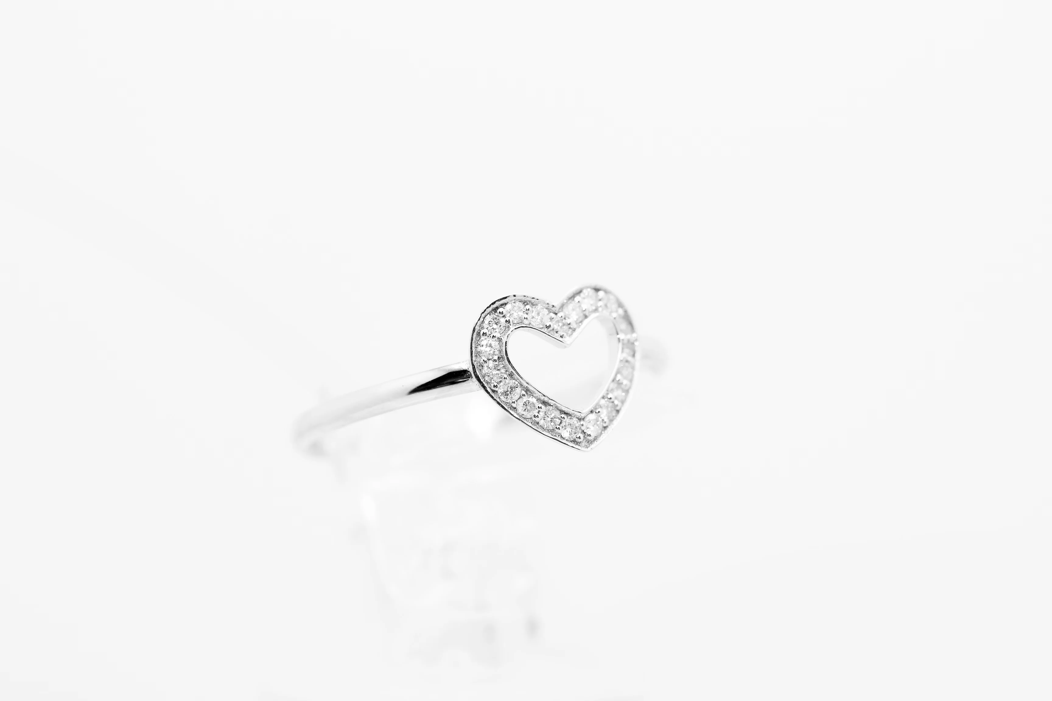 14K White Gold Diamond Heart Ring - Image 2