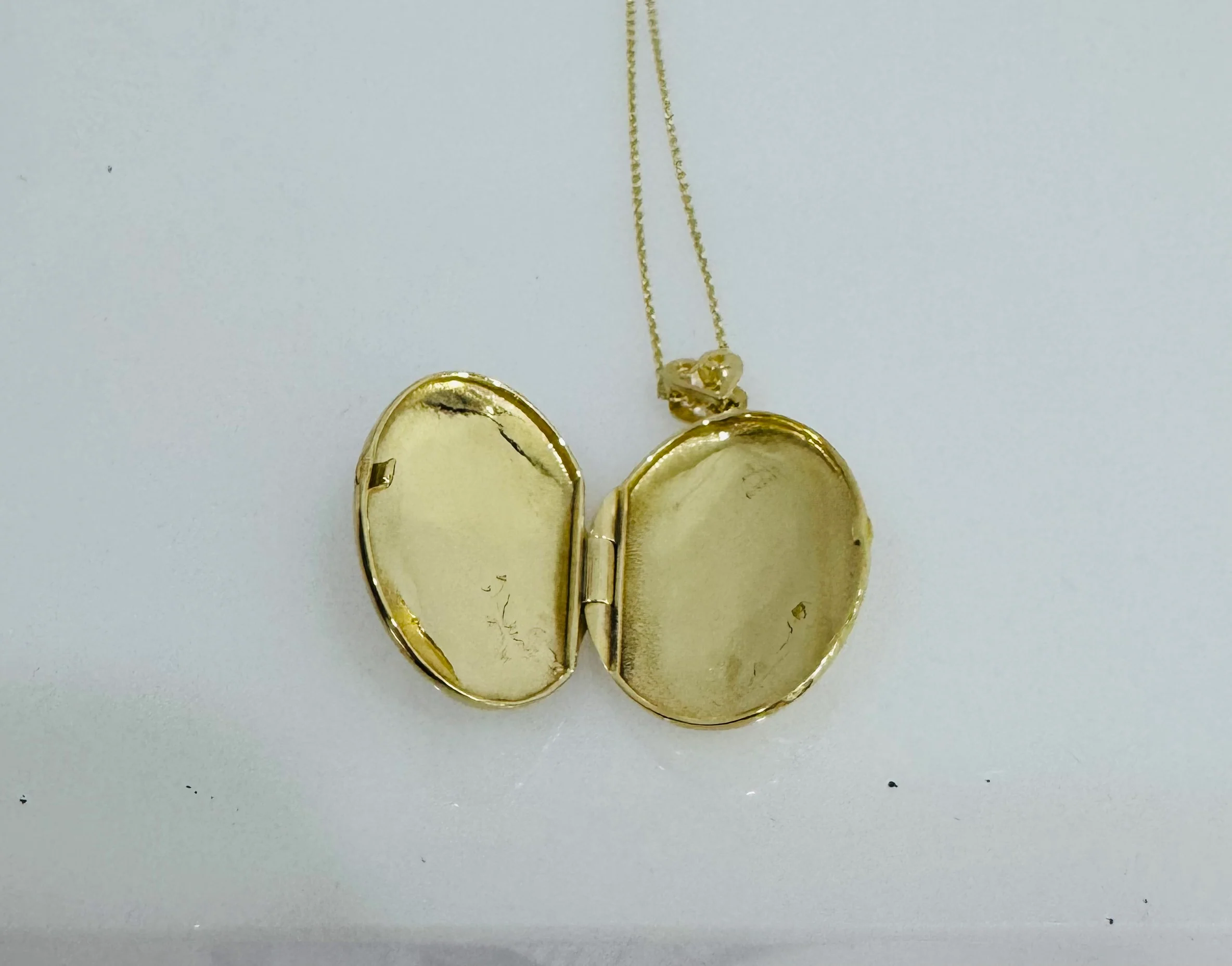 14K Gold Oval Locket Necklace - Image 2
