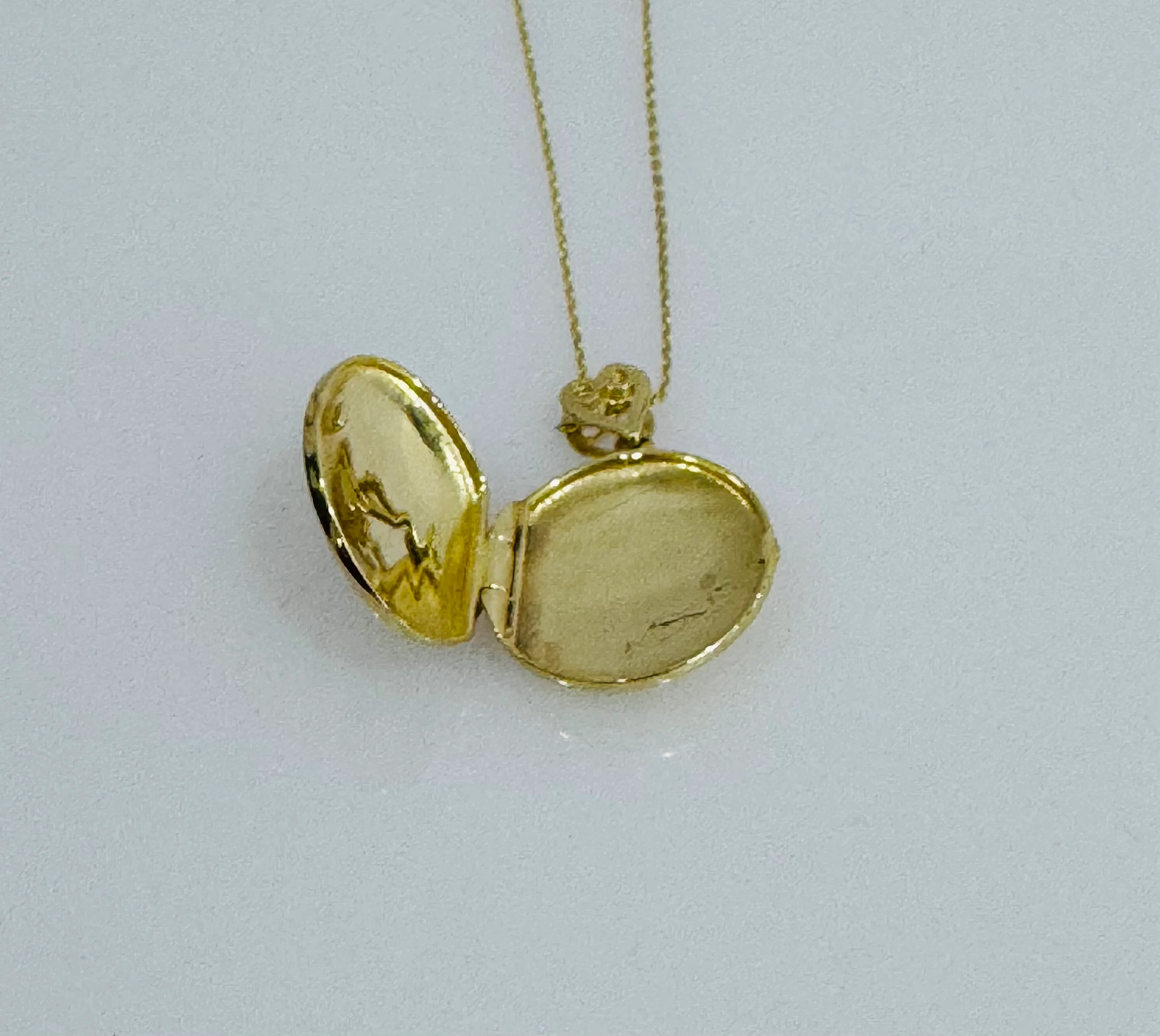14K Gold Round Locket Necklace - Image 2