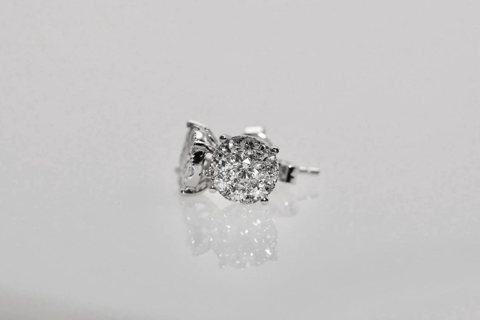 14K White Gold Diamond Stud Earrings