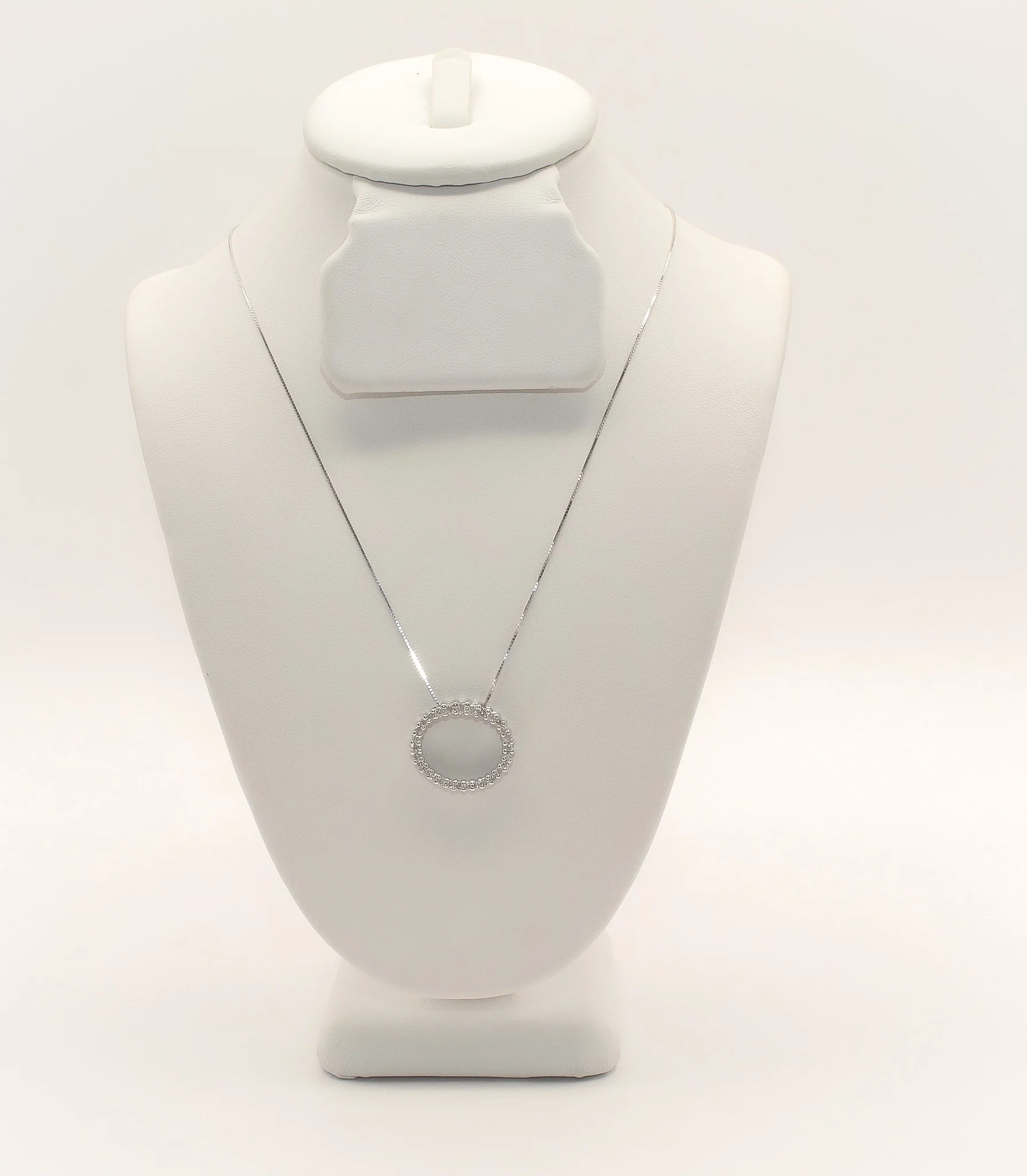14K White Gold Diamond Oval Circle Necklace