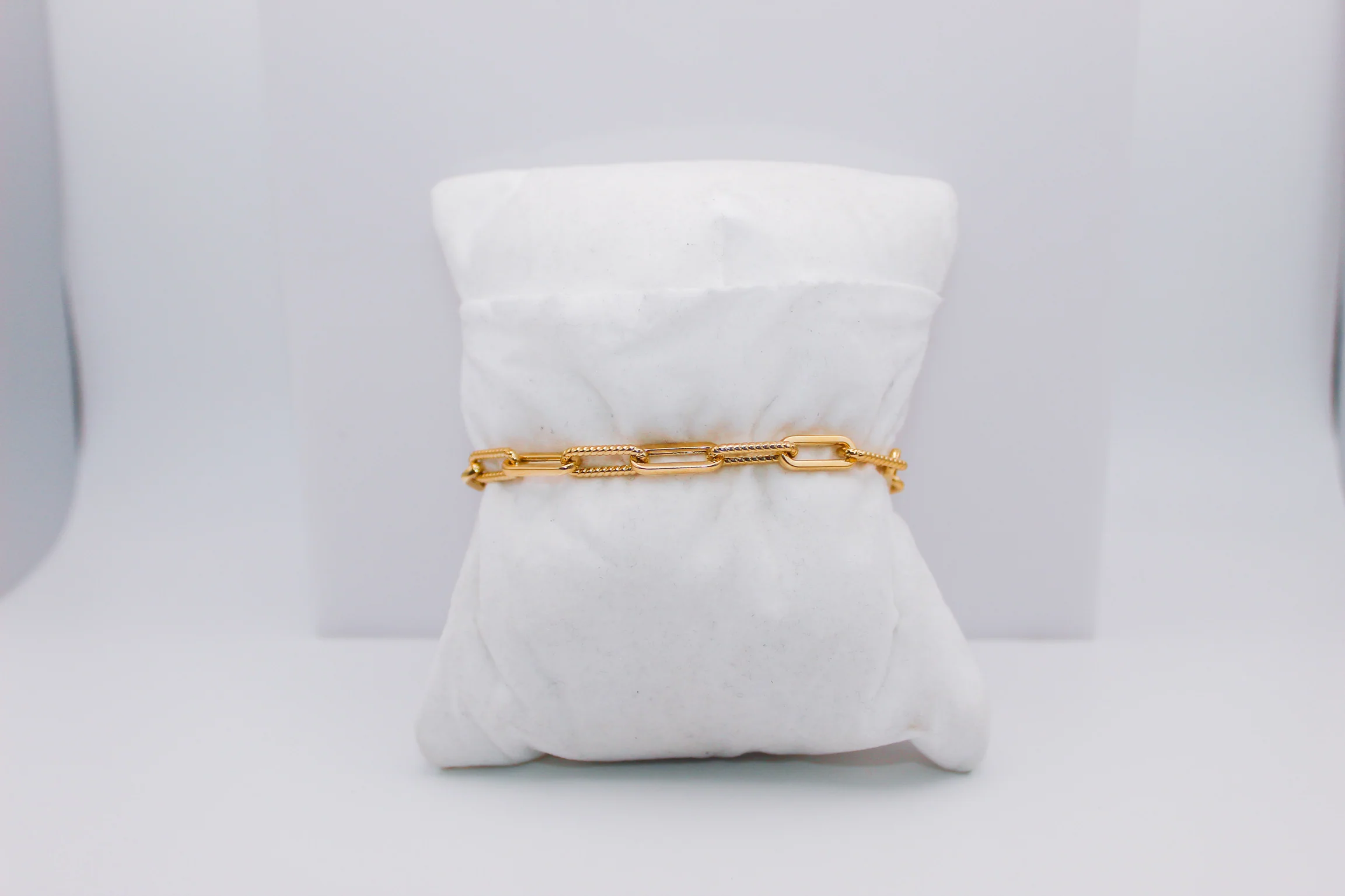 18K Gold Heart Link Bracelet - Image 2