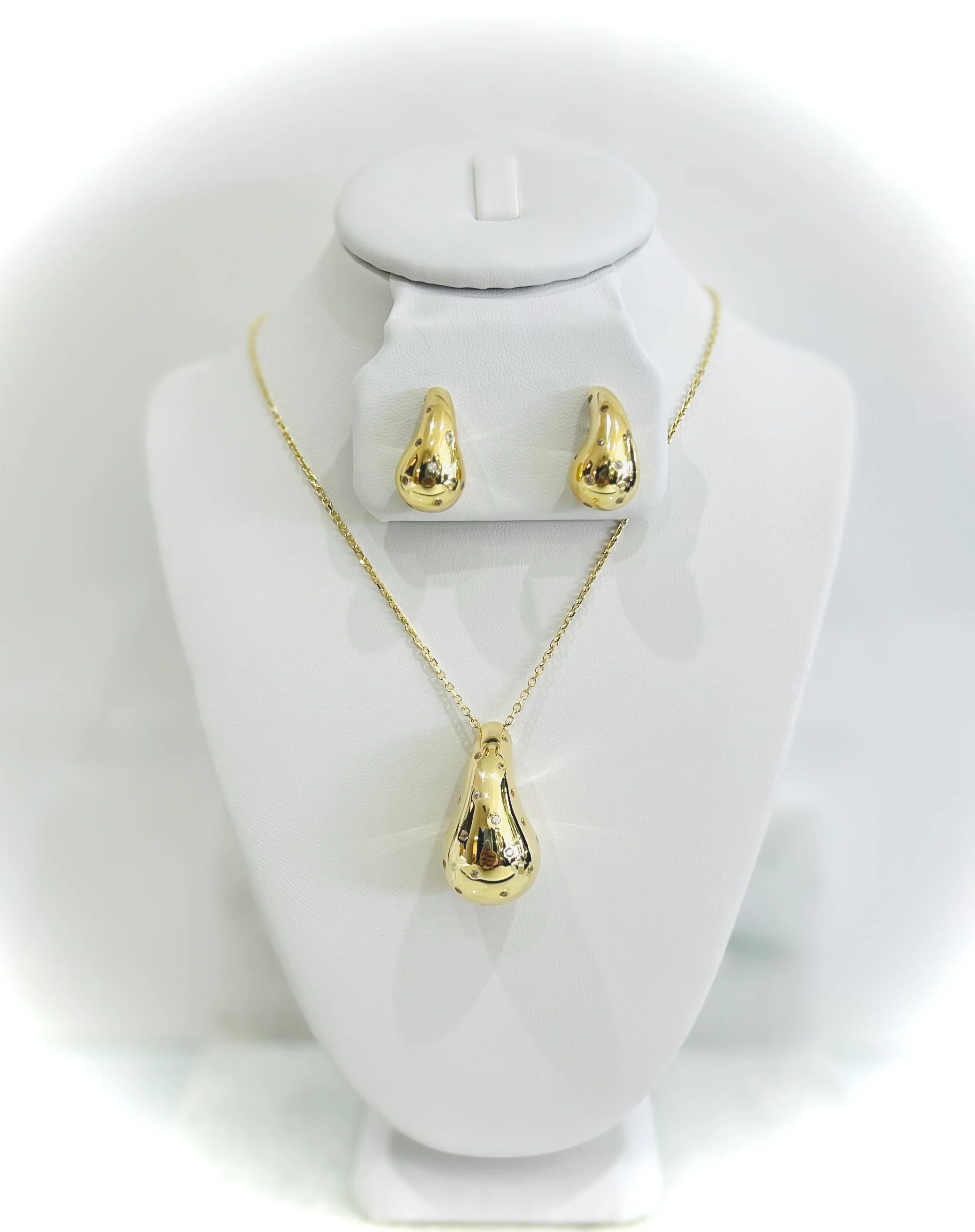 18K Gold Tear Drop Set