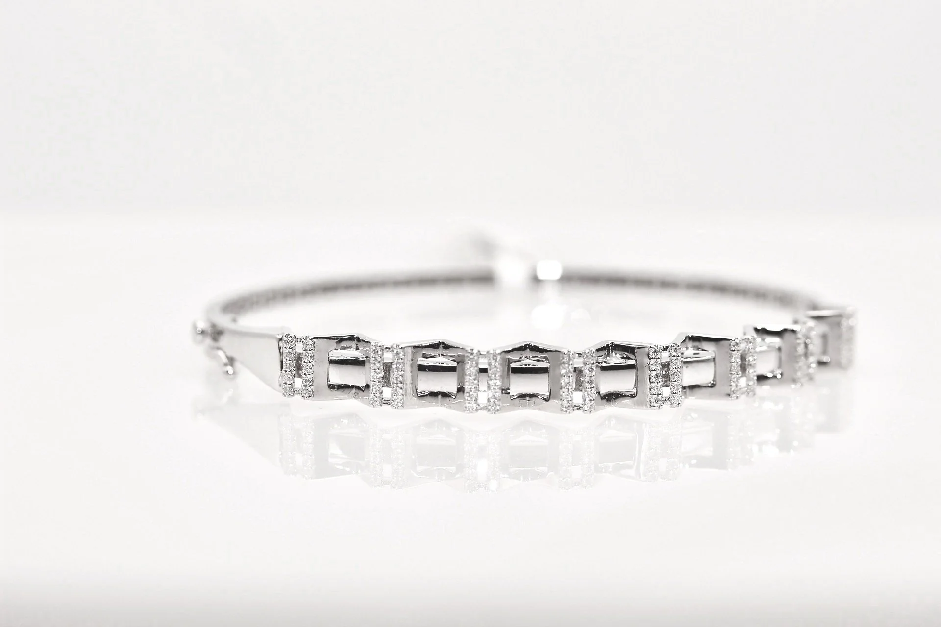 18K White Gold Diamond Bangle Bracelet