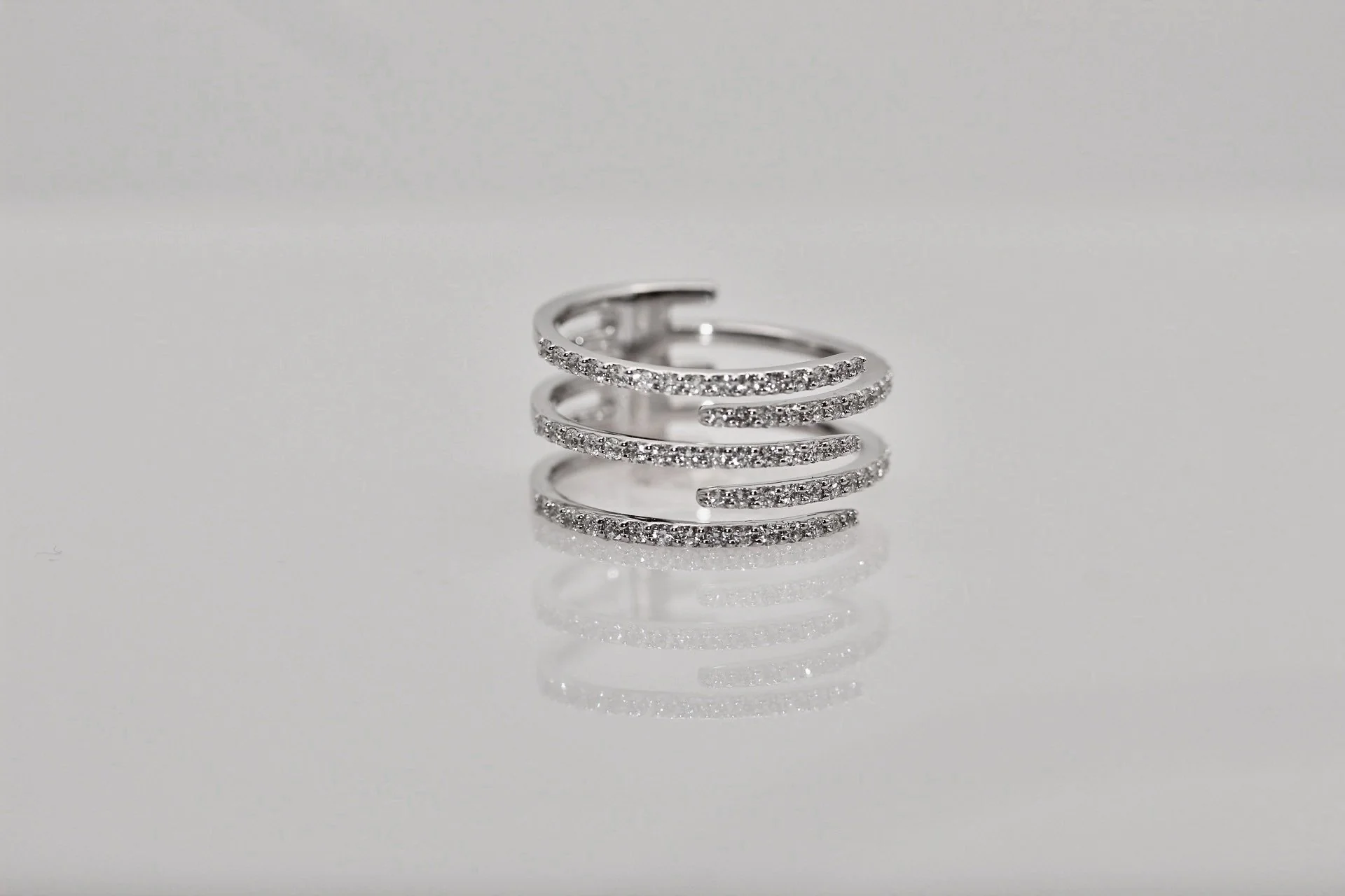 18K White Gold Diamond Ring