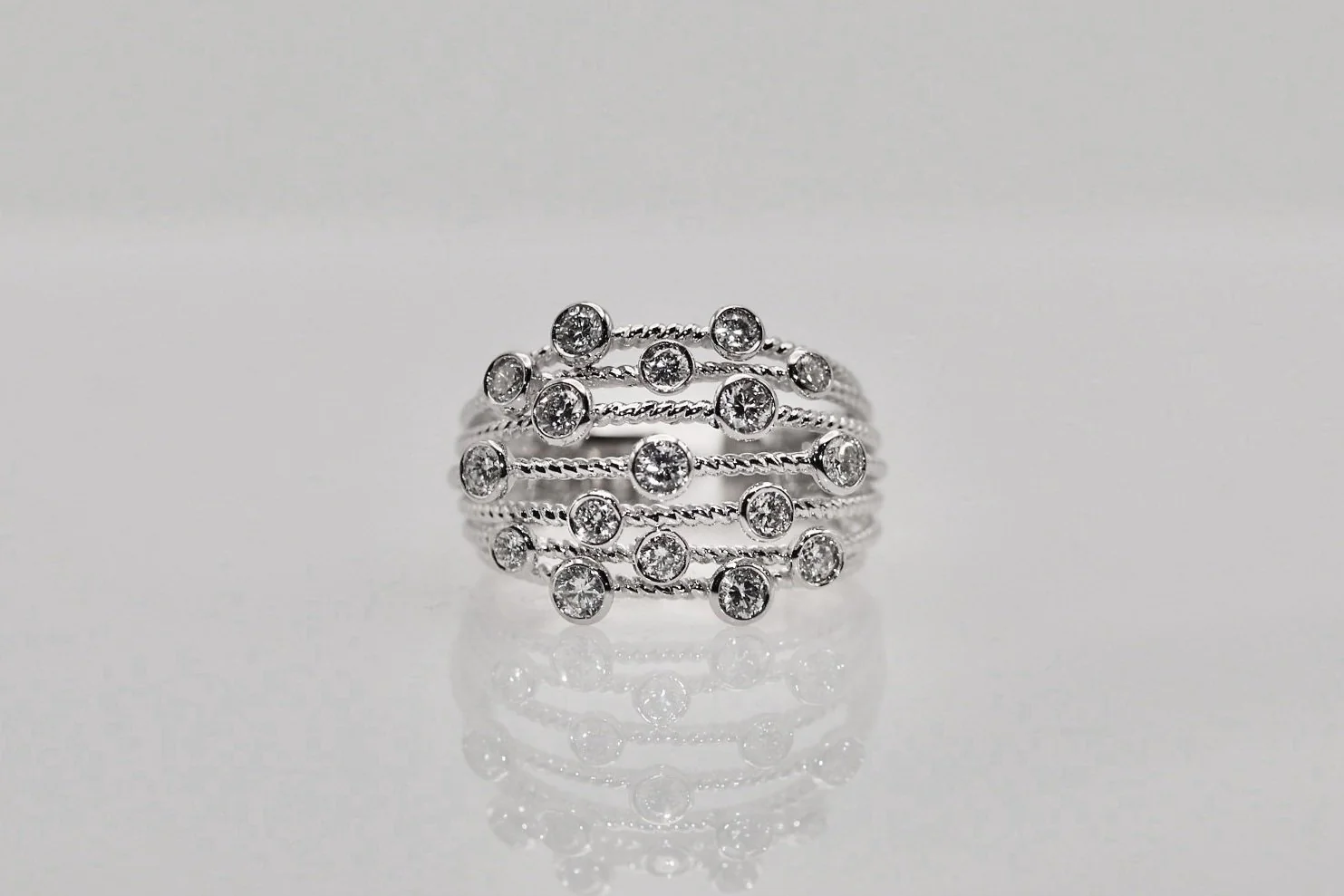 18K White Gold Diamond Ring