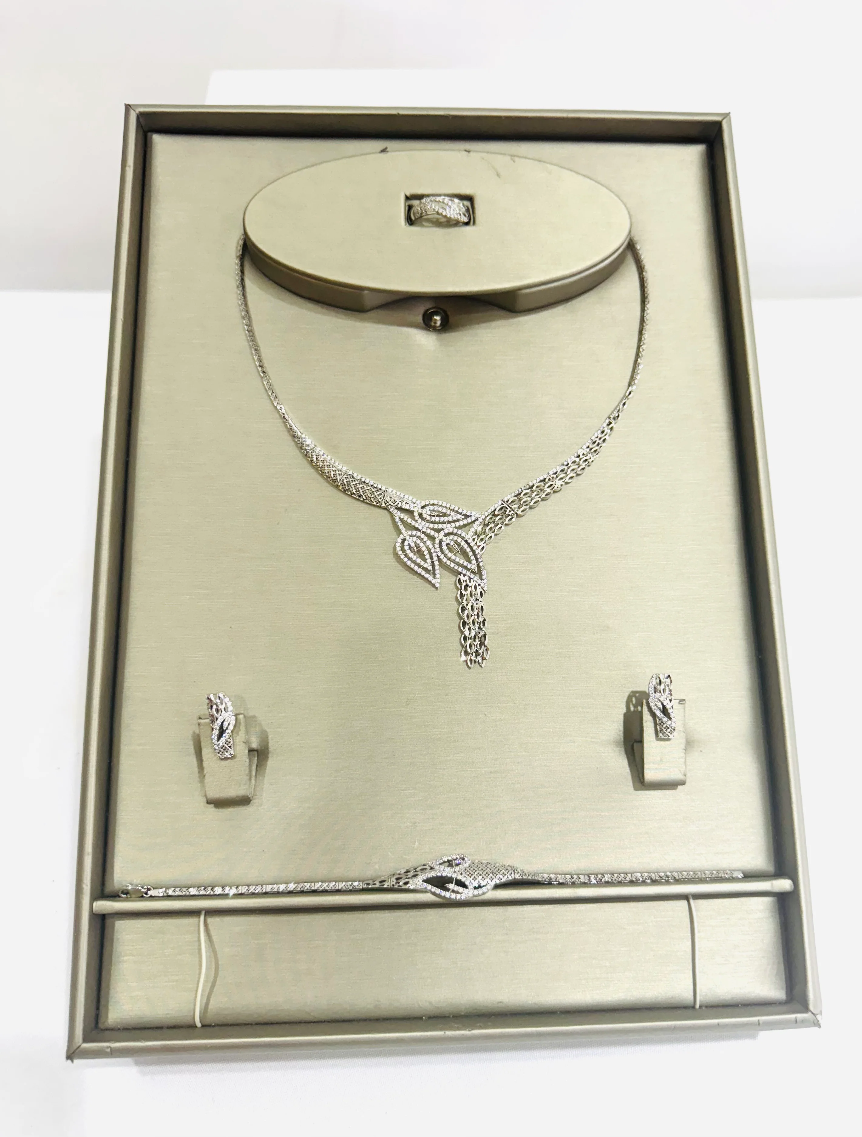 18K White Gold Studded Engagement Set
