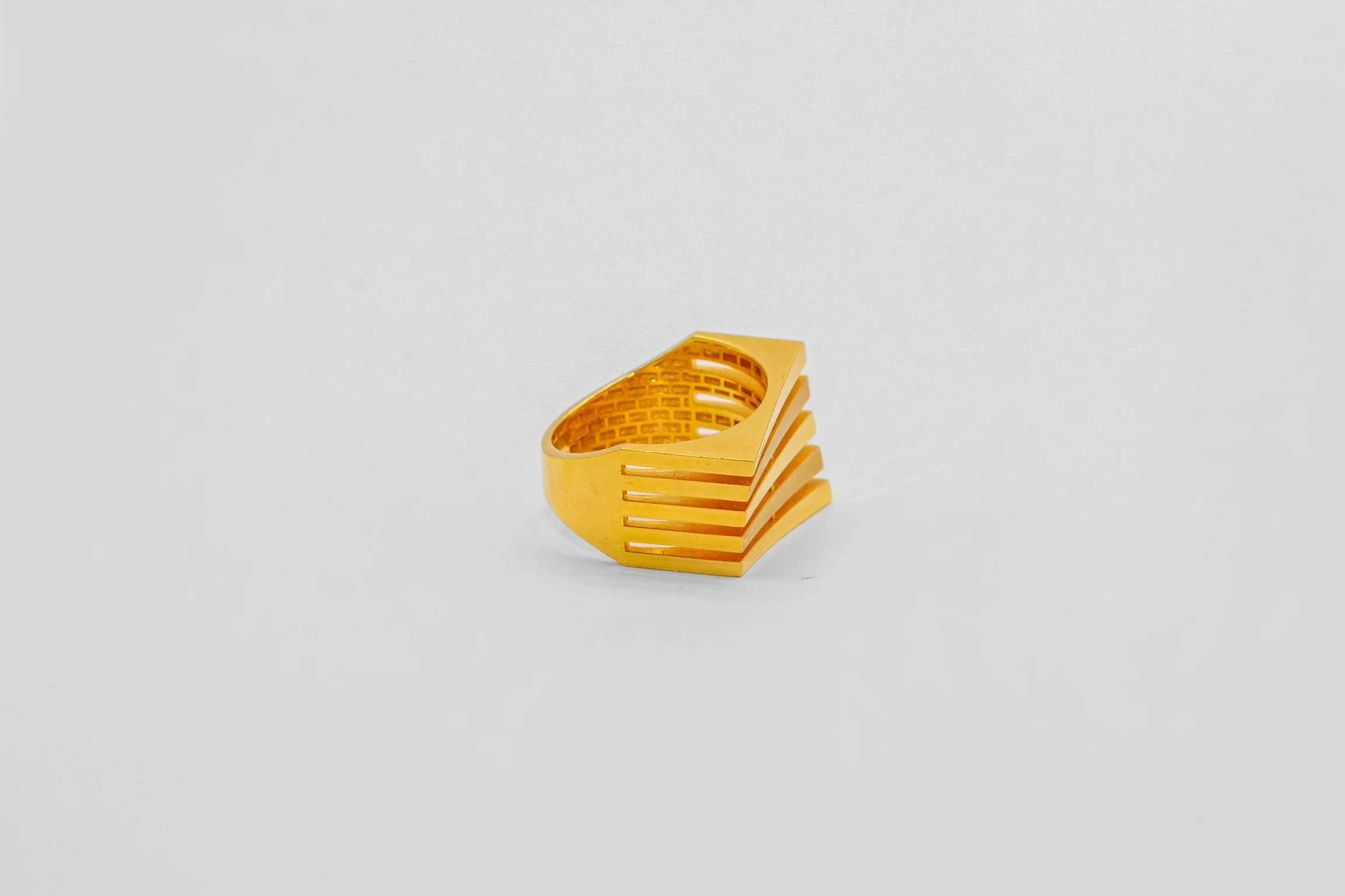21K Gold Modern Ring - Image 2
