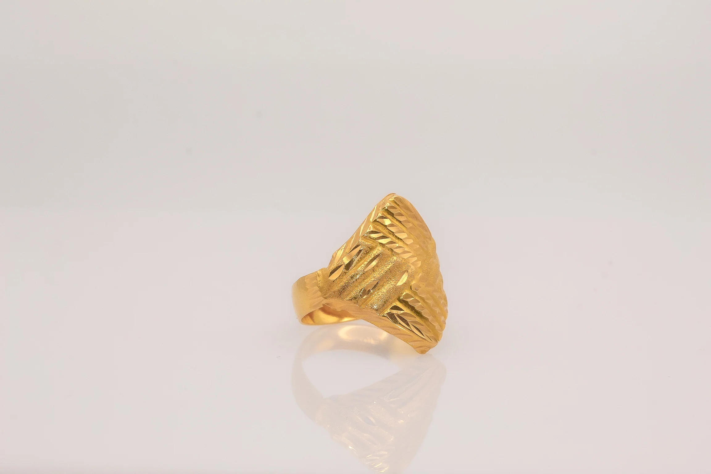 21K Gold Geometric Design Ring - Image 2