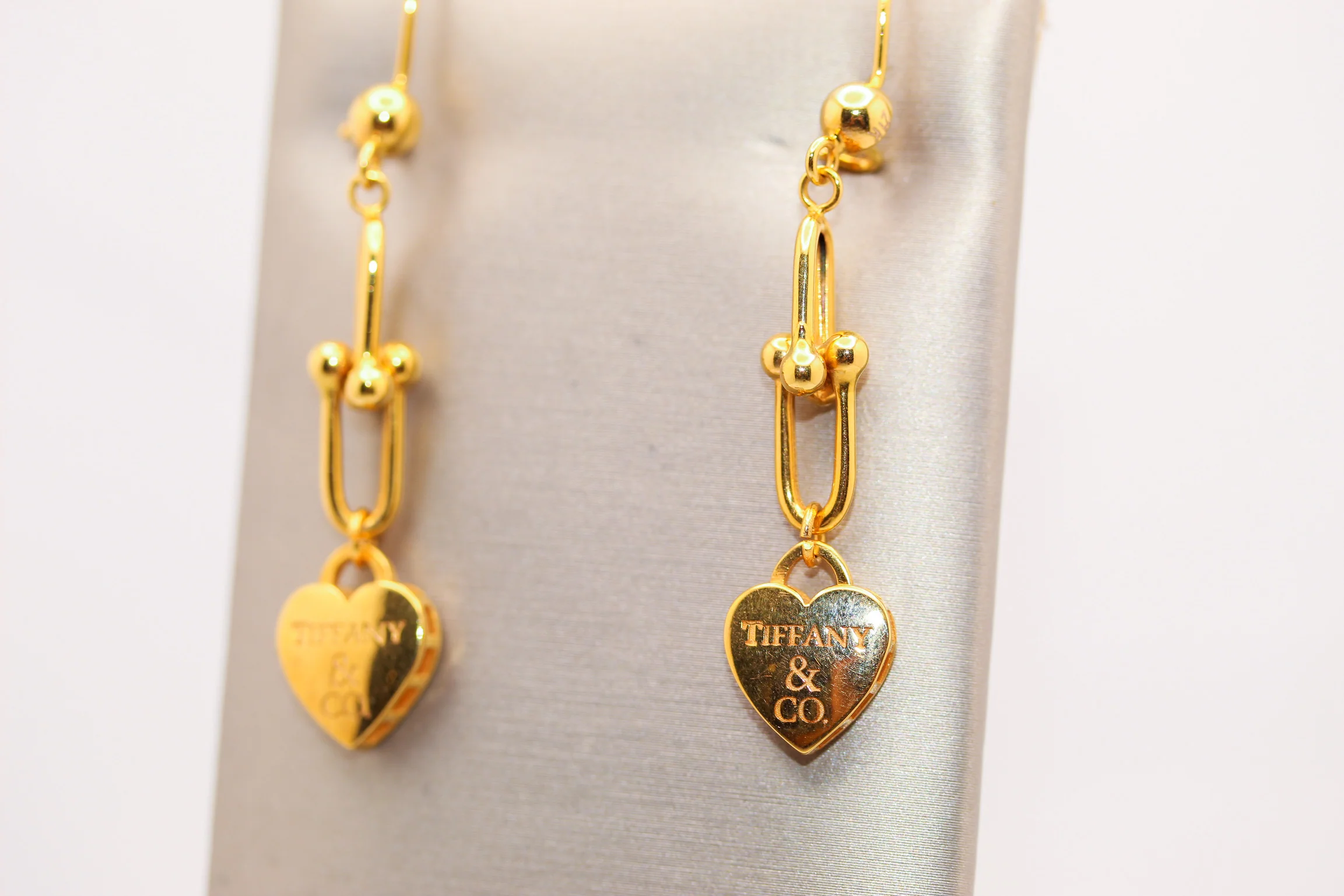 21K Gold Heart Dangle Earrings - Image 2