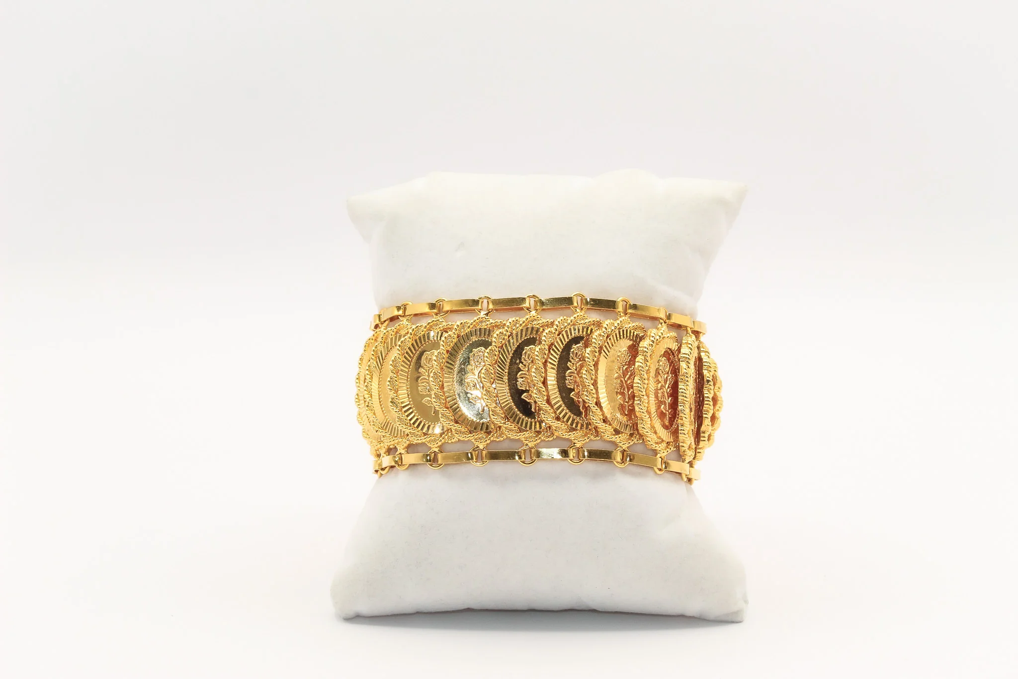 21K Gold Oval Rope Rose Bracelet