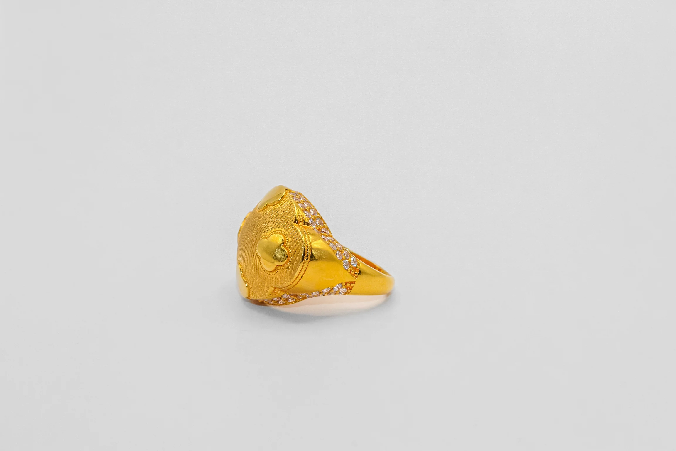 21K Gold Studded Clover Puff Ring - Image 2