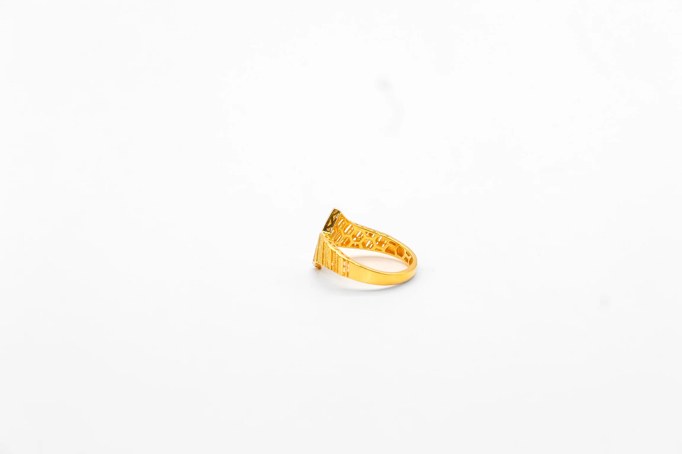 21K Gold Ring - Image 2