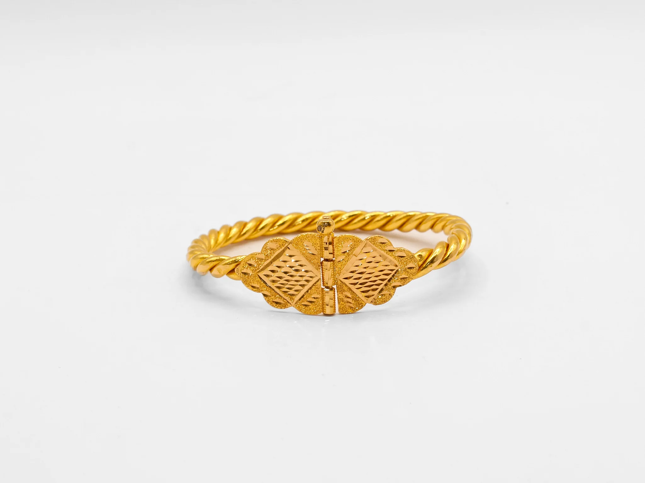21K Gold Twist Bangle