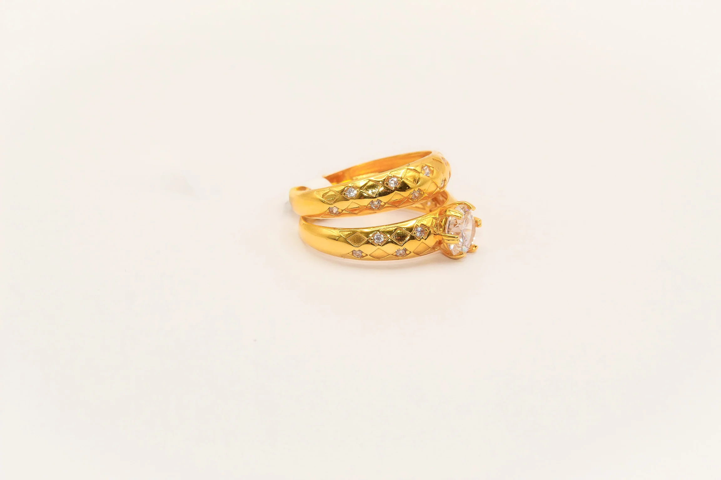 21K Gold Solitaire Wedding Ring Set - Image 2