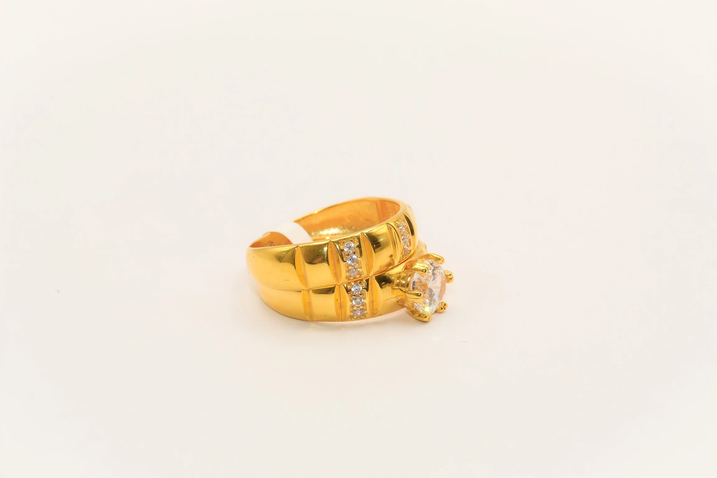 21K Gold Solitaire Wedding Ring Set - Image 2