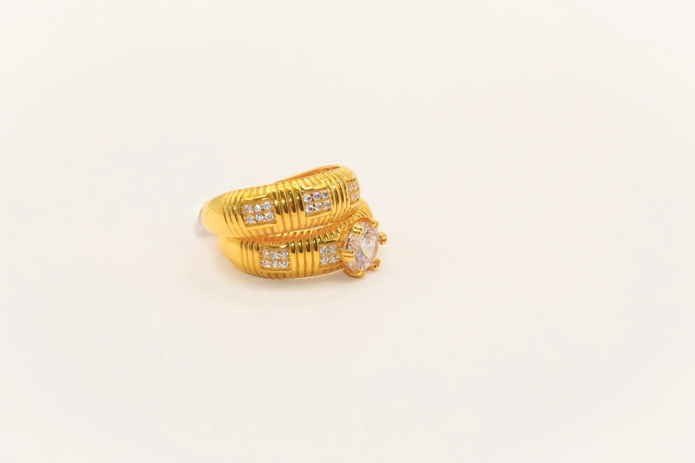 21K Gold Solitaire Wedding Ring Set - Image 2