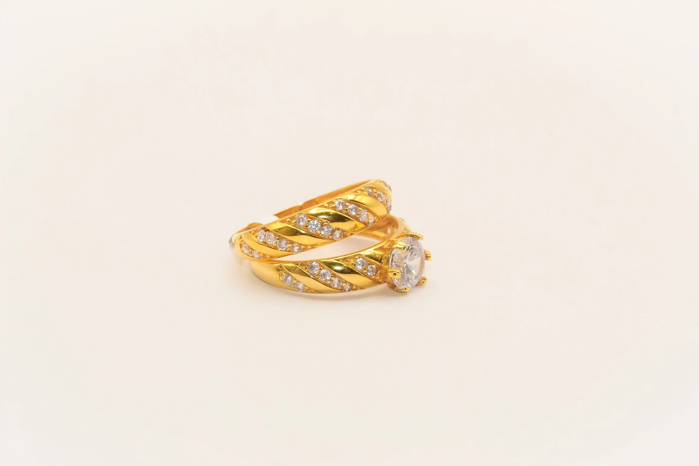 21K Gold Solitaire Wedding Ring Set - Image 2
