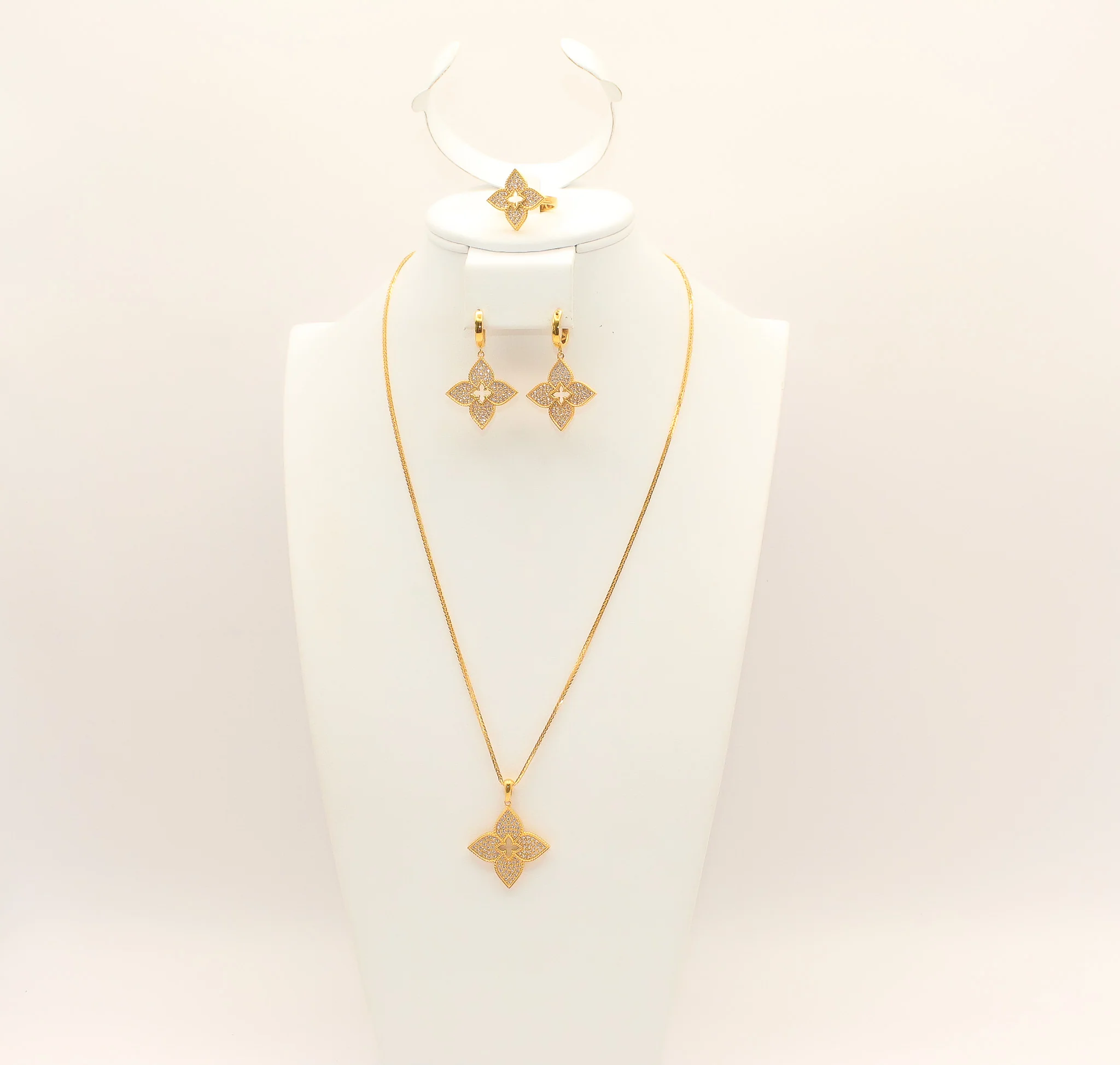 21K Gold Studded Flower Set