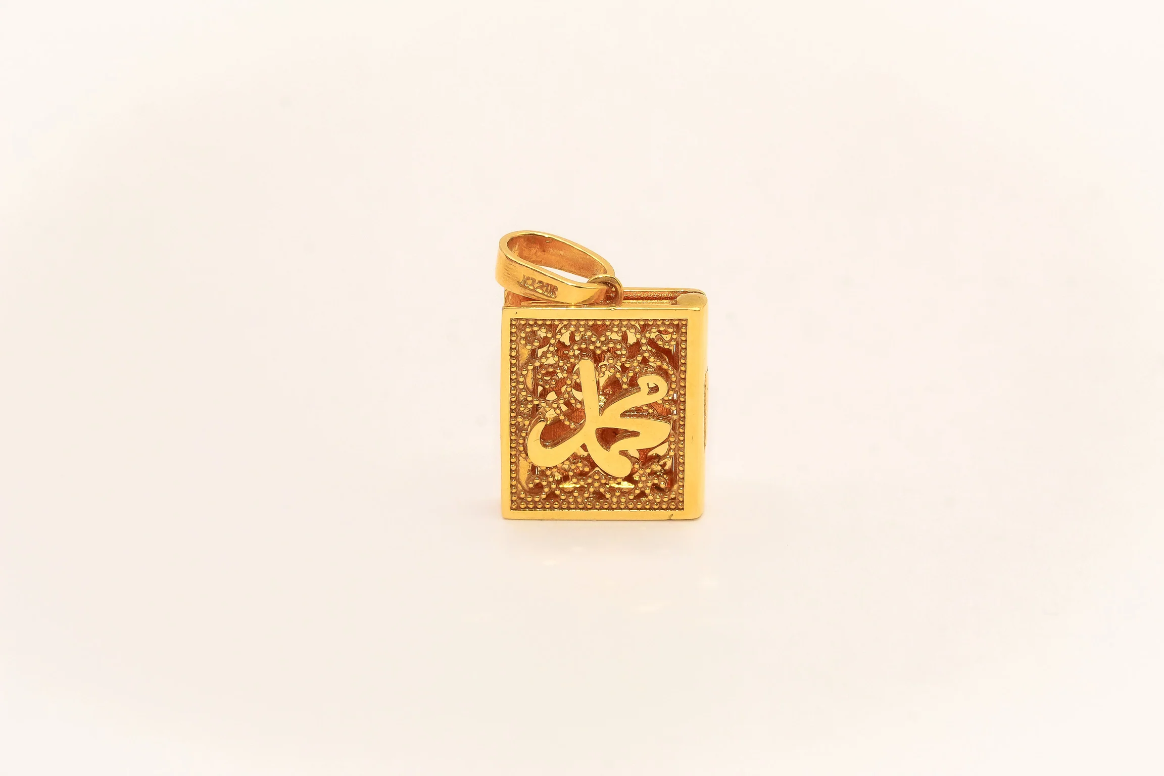 21l Gold Mushaf Pendant - Image 2
